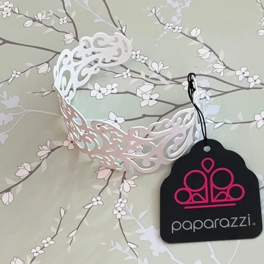 ❄️ Paparazzi | White Blossom Cuff Bracelet Wedding Beach Shabby Chic